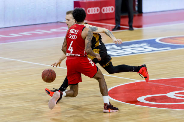 首轮客场被 首轮客场被